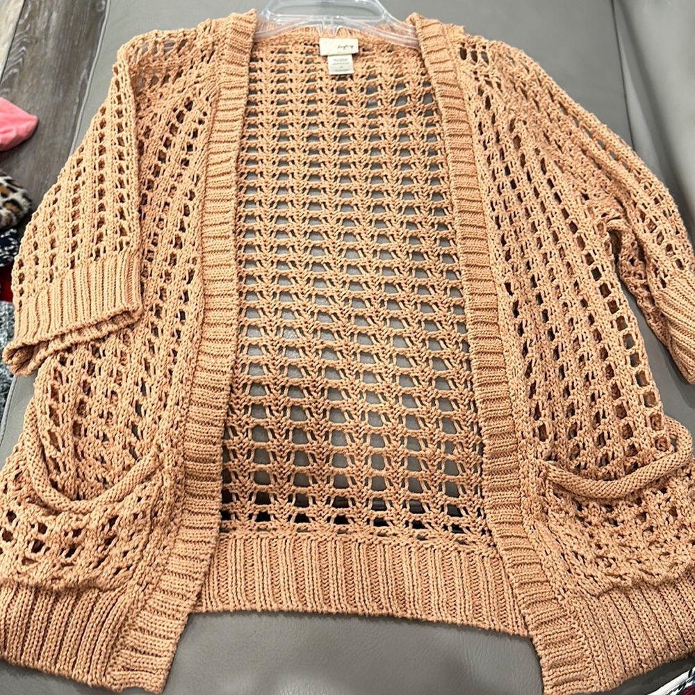 Rust medium cover up. Very nice quality from Buckle.